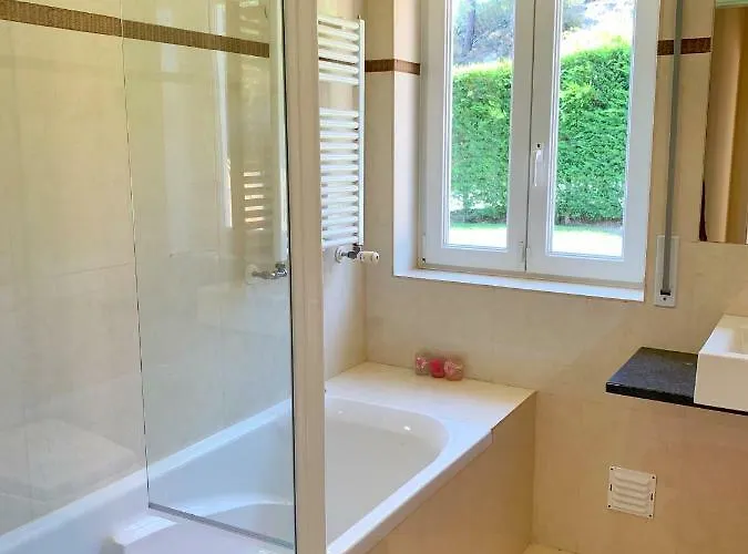 Villa With Swimming Pool In Golf